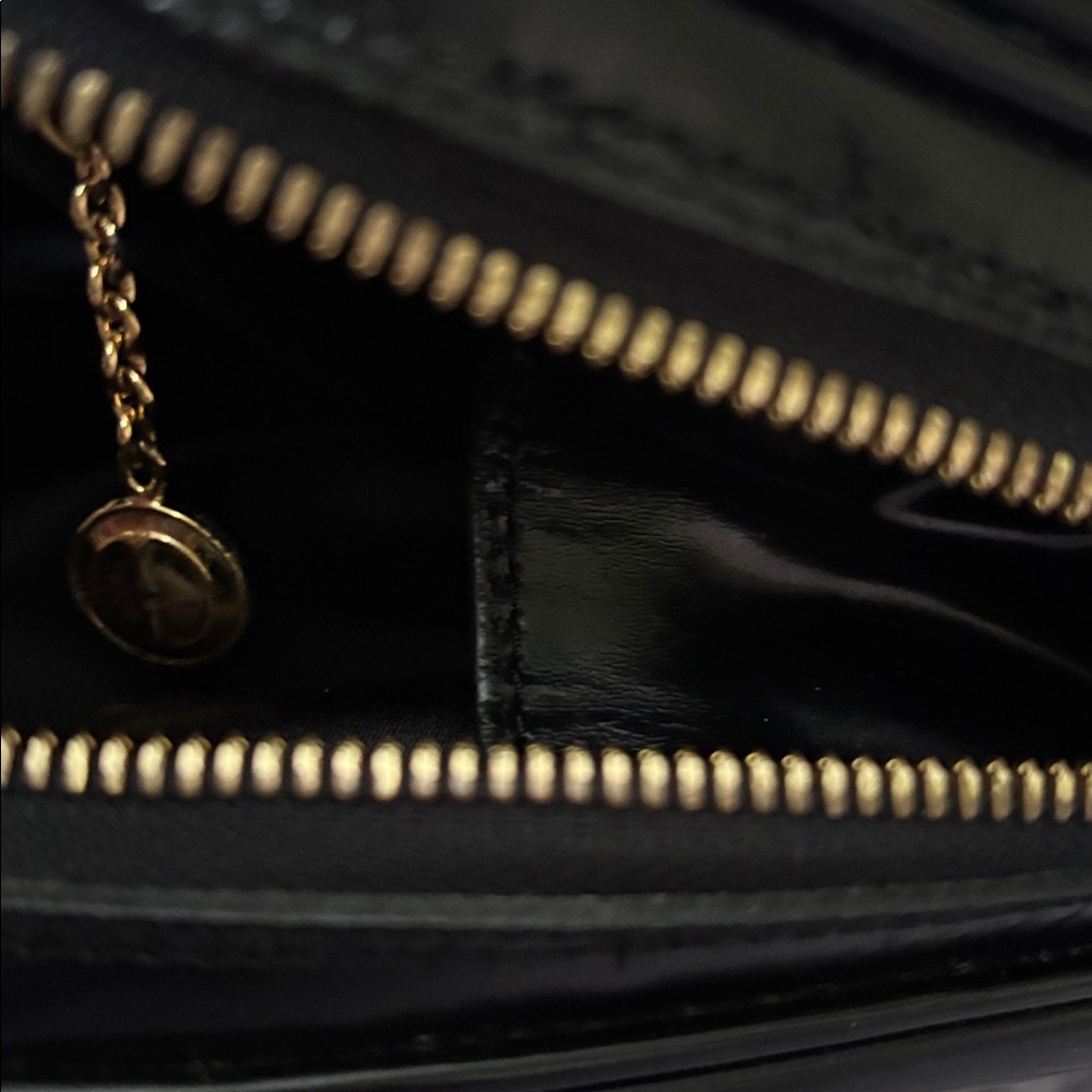 Gucci Vintage Black Patent Leather Shoulder Bag with Bamboo Accents - Picture 9 of 12
